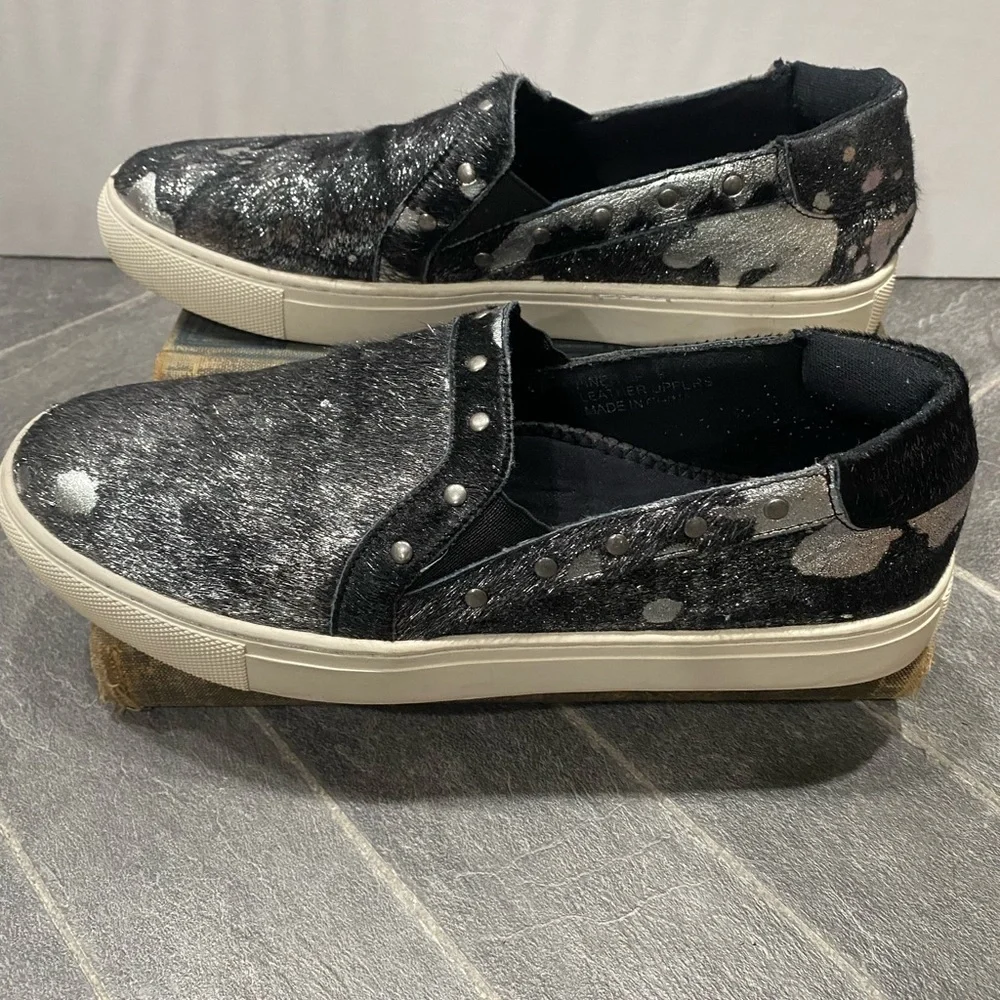 Corky’s Pine Top Pewter Leather Slip On Sneakers Size 9